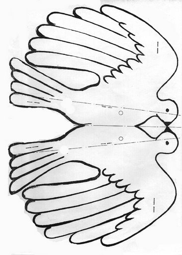 Kolorowanka Do Druku: Dwie Gołębie z Rozpostartymi Skrzydłami kolorowanka do druku